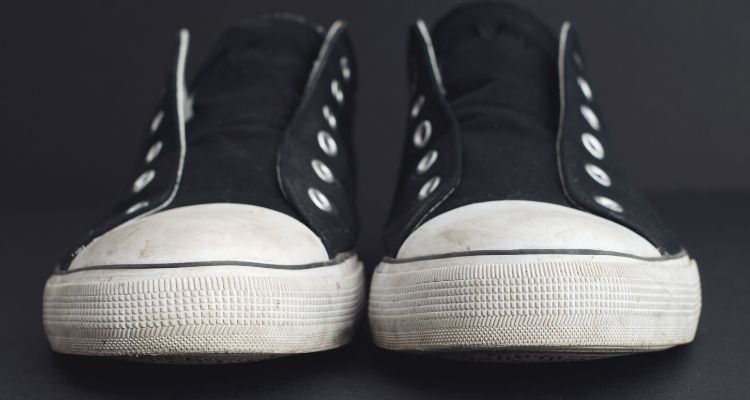 white sneakers wide feet